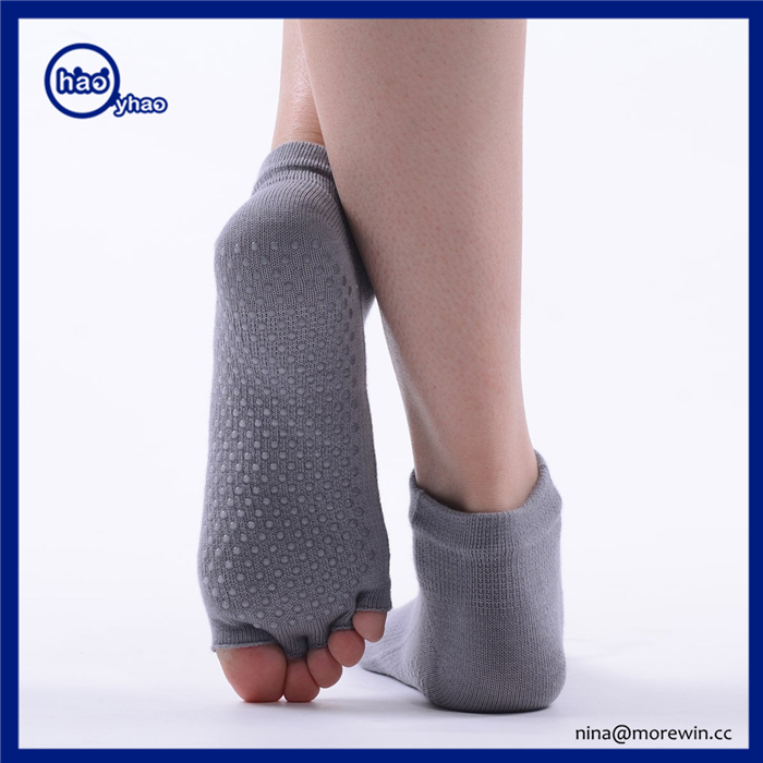 Morewin Open Toe Design Wholesale Yoga Pilates Fitness Sock