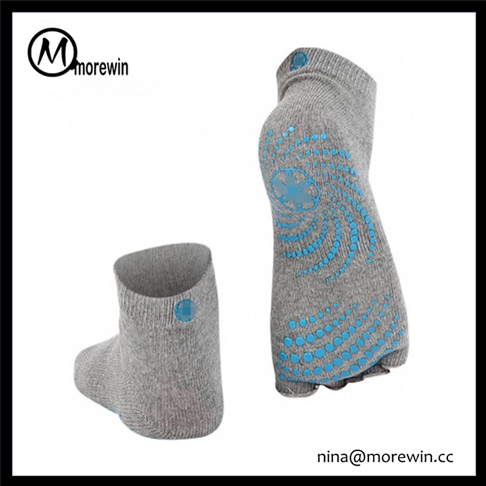 Morewin Custom Wholesale Women's Anti-slip Half Toe Yoga/Pilates Socks