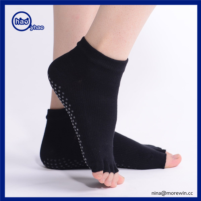 Morewin Low Price Bulk Wholesale Cutom Anti Slip Women Yoga Five Toe Soc