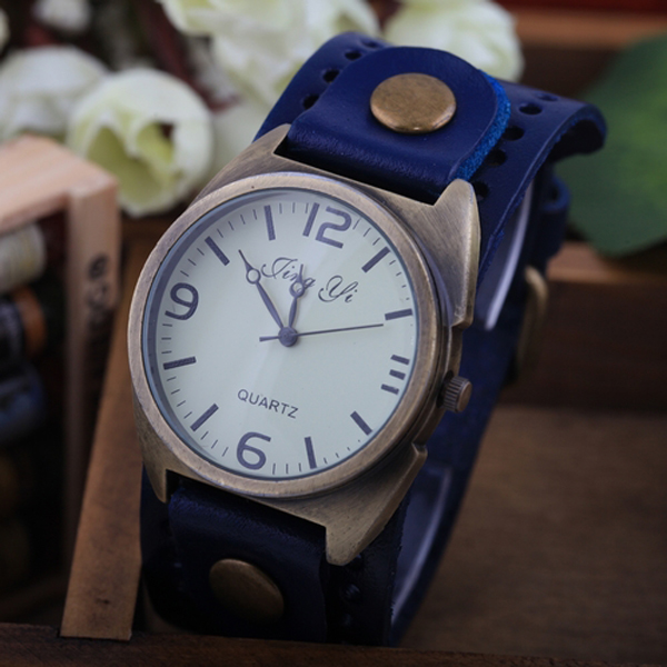 Classic Retro Leather Quartz Watch For Lady