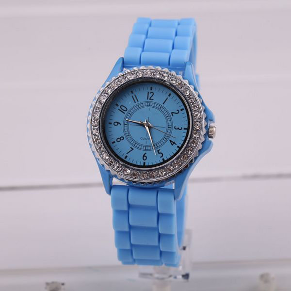 Silicone Band Quartz Watch With Rhinestones