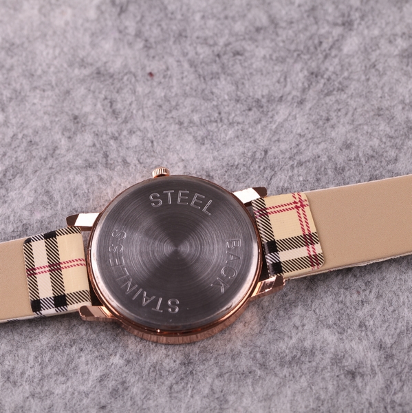 Plaid Leather Strap Metallic Style Watch