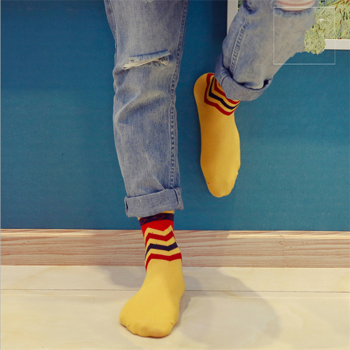 Morewin Brand Multi-color Wavy Strips Man Tube Socks